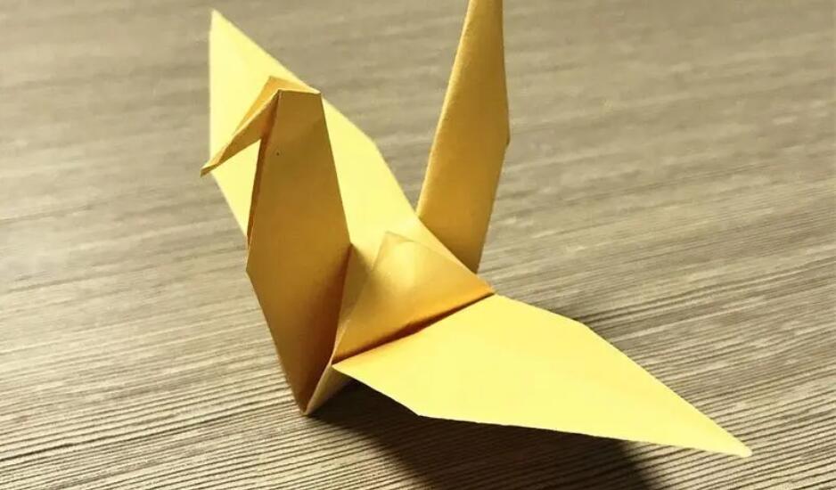 日民眾給震區(qū)寄千紙鶴 日記者斥佔用運輸資源毫無用處