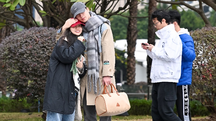 又是陽光加持的一天！下周阿冷又來深圳「打卡」，厚外套別壓箱底了