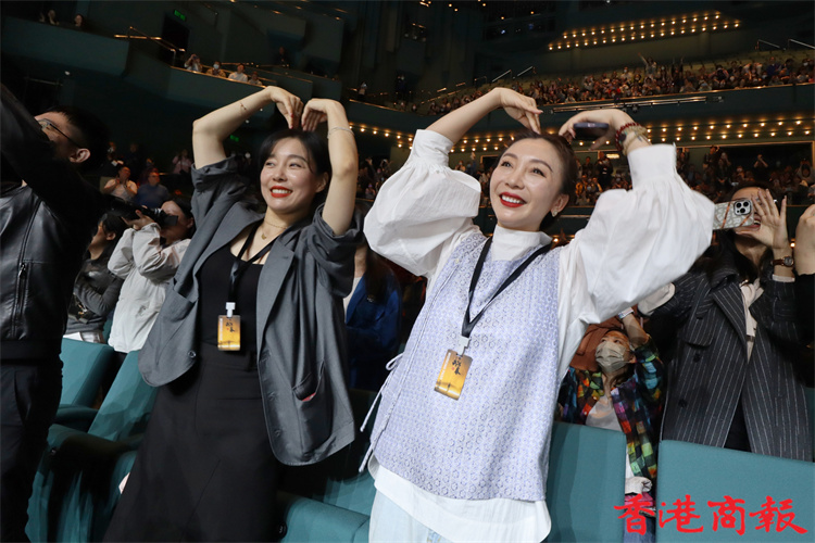 圖集｜與現(xiàn)場觀眾互動(dòng) 全體演員與編導(dǎo)講述《詠春》臺(tái)前幕後的故事