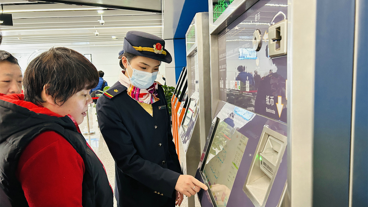 廣州白雲(yún)站客車增至104列 廣州地鐵10日起八號線加車提運(yùn)力疏運(yùn)白雲(yún)站客流