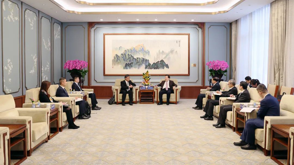 夏寶龍?jiān)诒本?huì)見丘應(yīng)樺一行