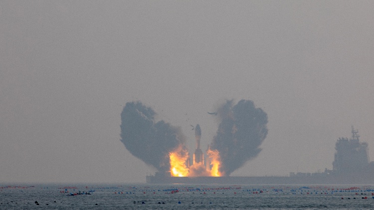 世界最大固體運(yùn)載火箭引力一號成功首飛