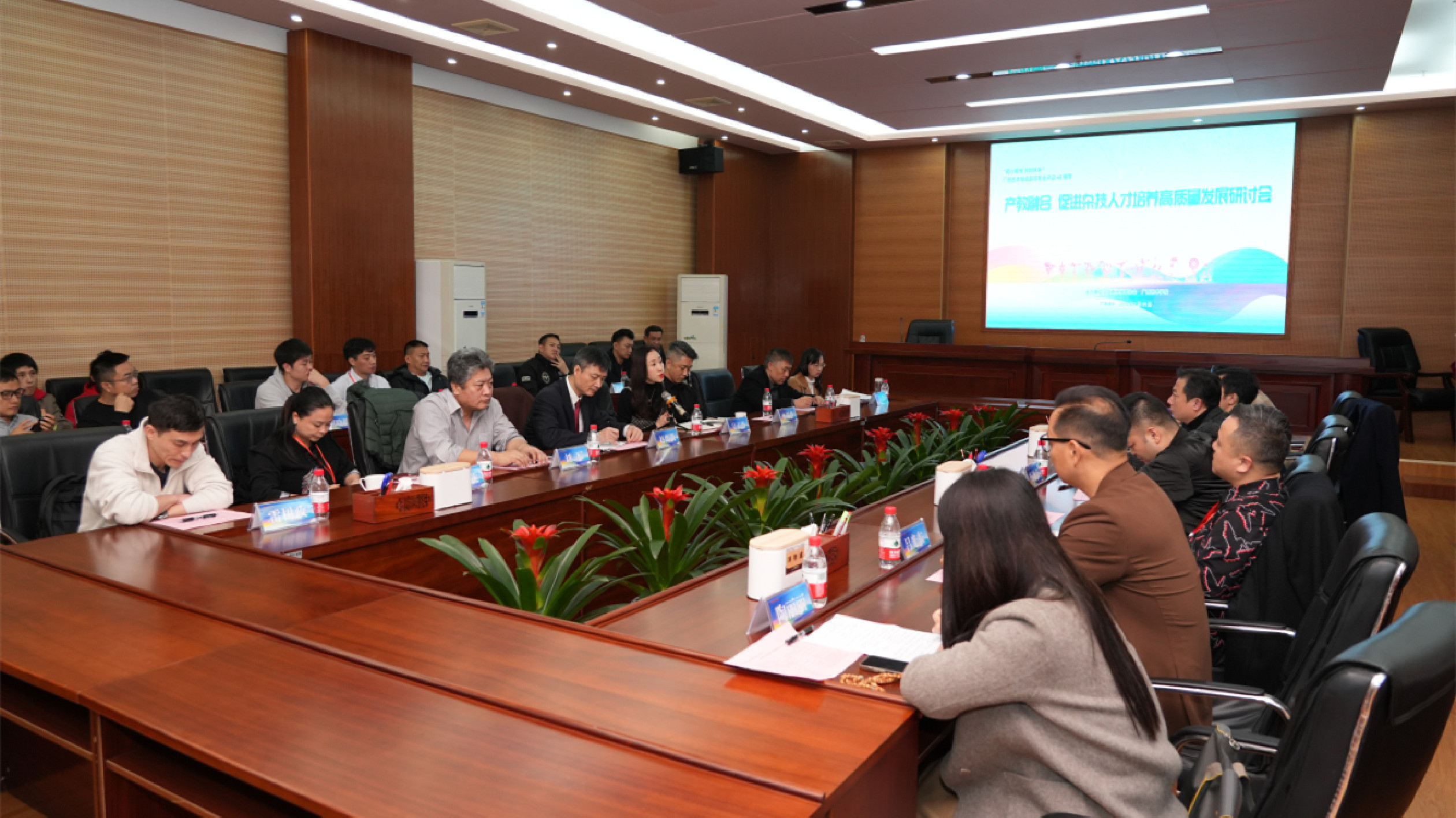 廣西藝術(shù)學(xué)校雜技專業(yè)開設(shè)40周年教育教學(xué)經(jīng)驗(yàn)交流在邕舉行