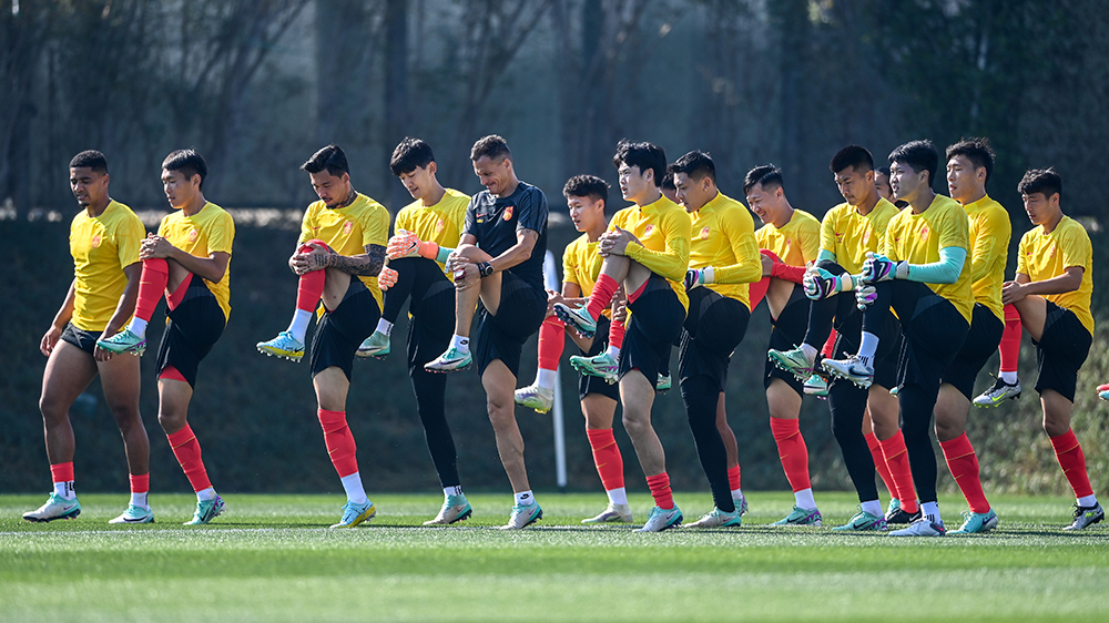 中國男足今晚10點半亮相亞洲盃 武磊戴偉浚先發(fā) 韋世豪缺席