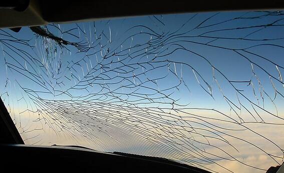 日本一客機(jī)飛行中玻璃出現(xiàn)裂痕