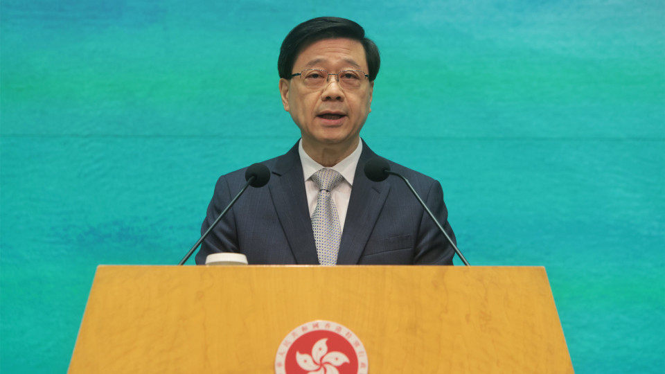 李家超：特區(qū)政府繼續(xù)聚焦增強發(fā)展動能、刺激經(jīng)濟、改善民生