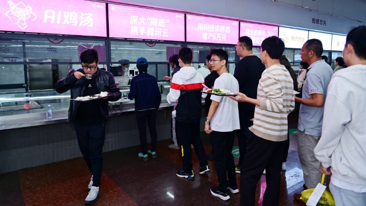 請(qǐng)全校師生免費(fèi)吃雞！深大00後大學(xué)生AI養(yǎng)雞增產(chǎn)6萬隻