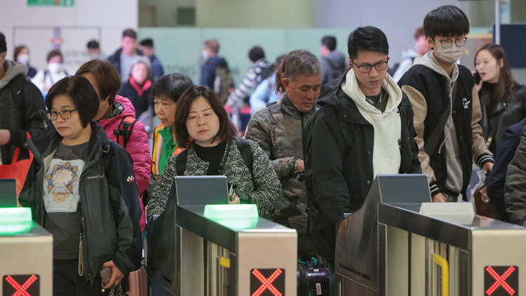 楊潤雄：正與內(nèi)地商討延長陸路口岸運(yùn)作時(shí)間等方案 以有效疏導(dǎo)過境旅客