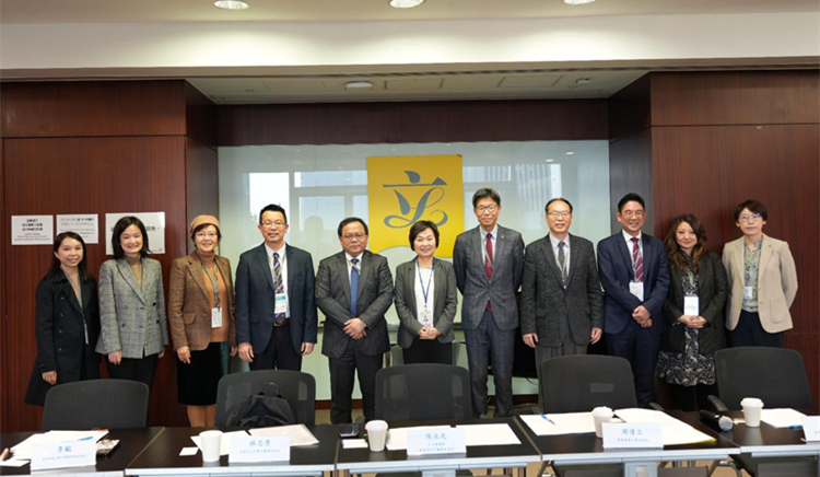 陳永光偕學(xué)界晤蔡若蓮  促增加中醫(yī)藥教學(xué)撥款