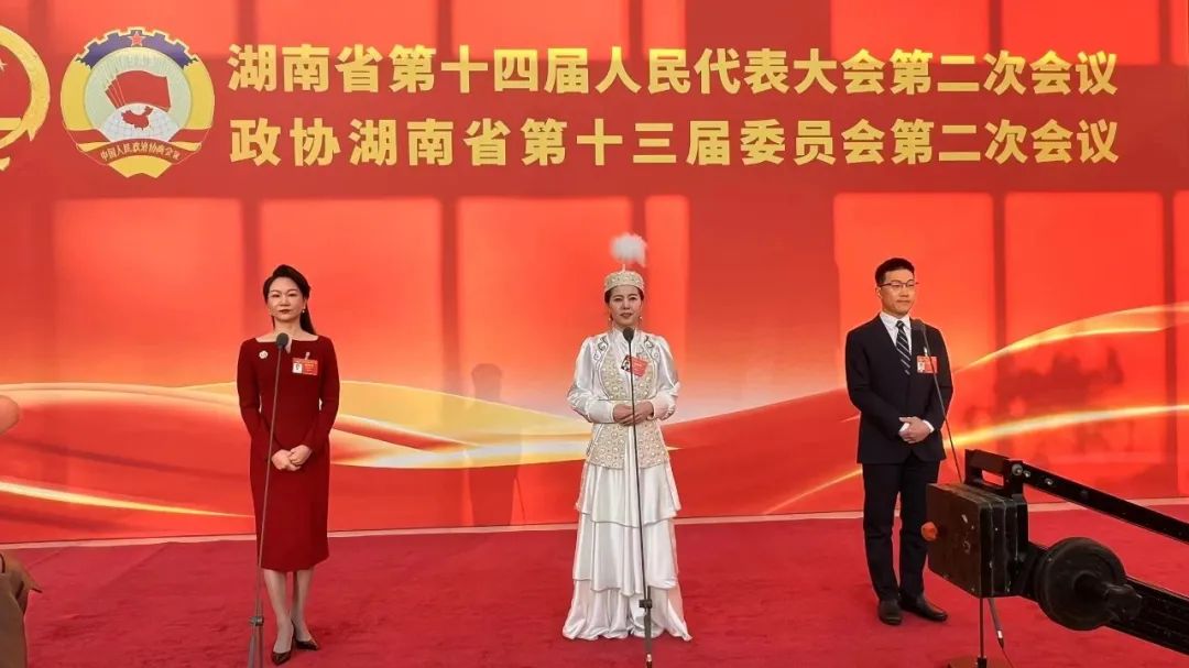 首場「委員通道」，聽聽這些內(nèi)行話民心話