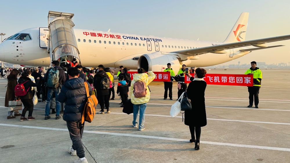 【財經(jīng)評論】機場先于航空公司轉(zhuǎn)盈 2024全行業(yè)料向好