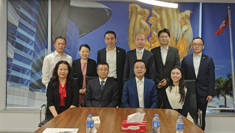 華僑大學(xué)校長吳劍平一行訪問香港大眾集團(tuán)董事局主席姚志勝  就文化出版產(chǎn)業(yè)進(jìn)行交流