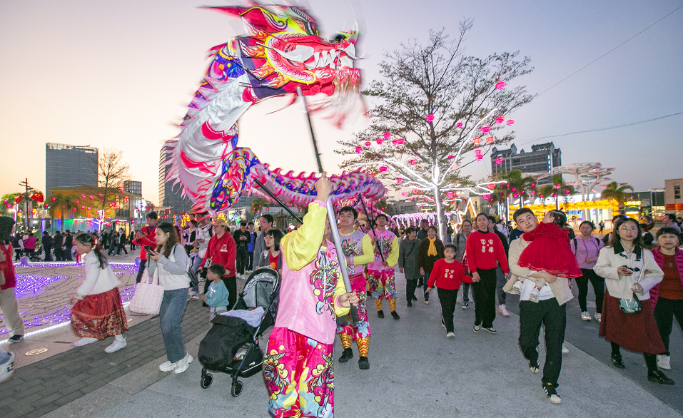 琴澳和鳴賀元宵！千名澳門居民歡聚橫琴星樂(lè)度同鬧元宵節(jié)