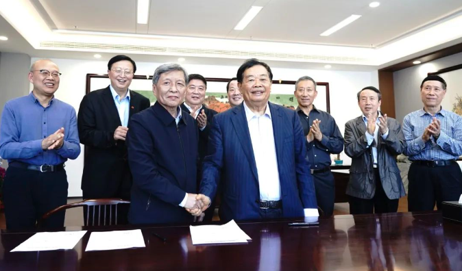 曹德旺「換將」！網(wǎng)紅校長(zhǎng)王樹(shù)國(guó)執(zhí)掌福耀科技大學(xué)