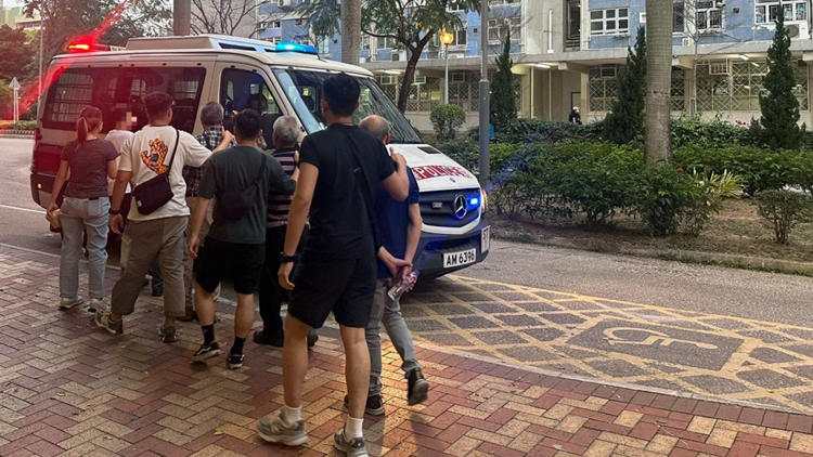 警方聯(lián)同房屋署沙田打擊街頭聚賭 拘捕12男