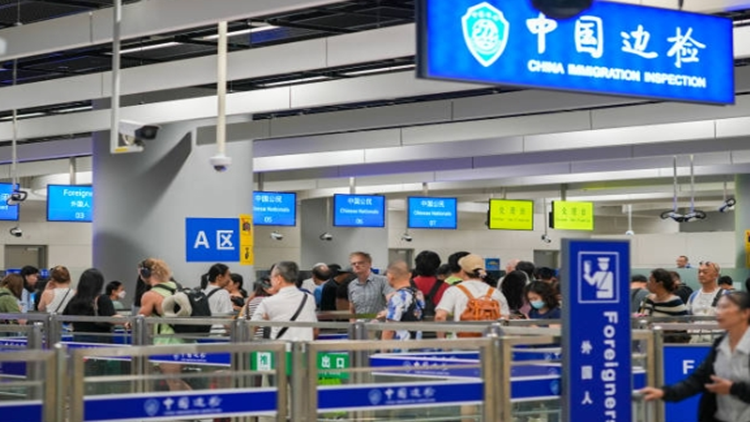 周末客流突破10萬人次！深港「串門」熱度持續(xù)攀升