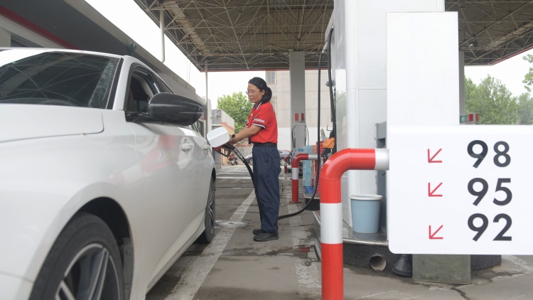 油價(jià)今晚調(diào)價(jià)！加一箱油或少花5元