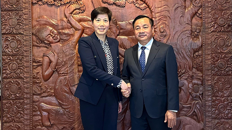 何珮珊拜訪老撾海關關長 就打擊走私活動情報互換等加強協(xié)作
