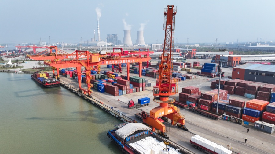 今年上半年我國外貿(mào)首次突破21萬億元 規(guī)模再創(chuàng)新高