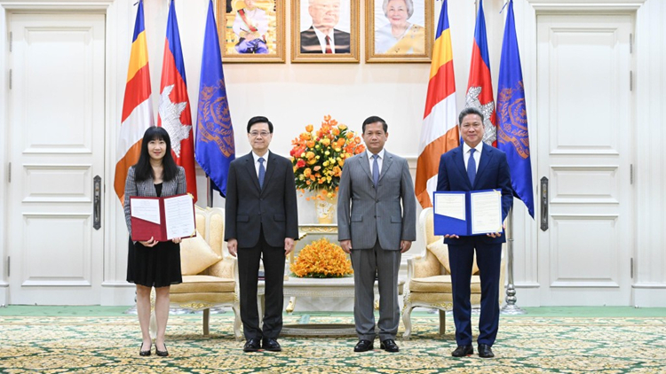 李家超：與柬埔寨簽訂13份協(xié)議及合作備忘錄 探討增加兩地航線和航班