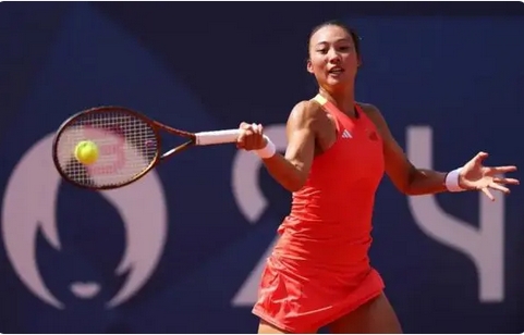 巴黎奧運 | 鄭欽文晉級網(wǎng)球女單四強 追平中國奧運最佳成績