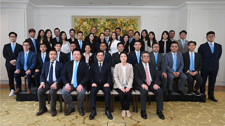 青聯(lián)工商考察團(tuán)訪(fǎng)問(wèn)越南 李家超接見(jiàn)並勉勵(lì)做好「一帶一路」推廣宣傳大使