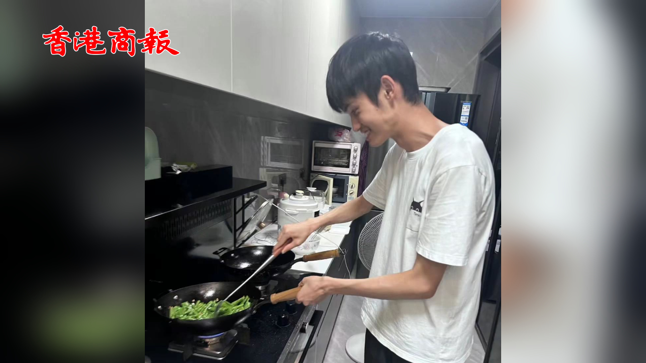 有片丨冠軍「幹飯哥」上得了奧運(yùn)！下得了廚房！