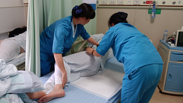 深圳醫(yī)療系統(tǒng)推出多項便民舉措 「無陪護病房」解難題 沒床位也能「預住院」