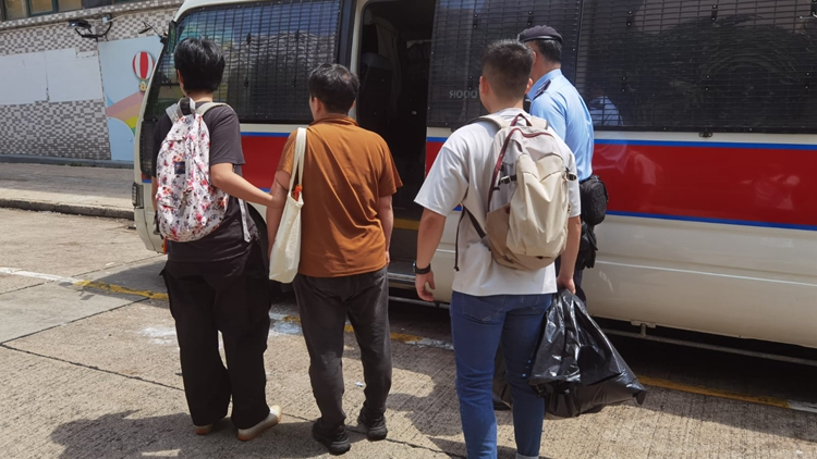 警方聯(lián)同入境處東九龍打擊黑工 拘捕13人