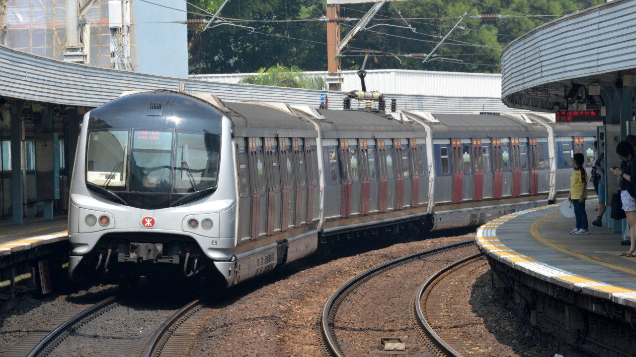 摩羯襲港｜港鐵列車8號風(fēng)球下維持有限度服務(wù) 港鐵巴士已暫停服務(wù)