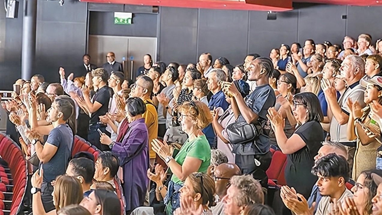 連續(xù)商演仍場場爆滿！《詠春》倫敦行火出身價