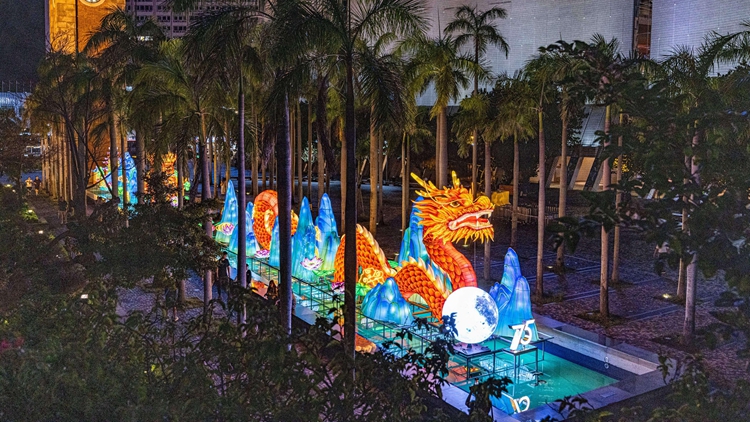 綵燈《月上龍宮》今起至10·6在香港文化中心露天廣場展出