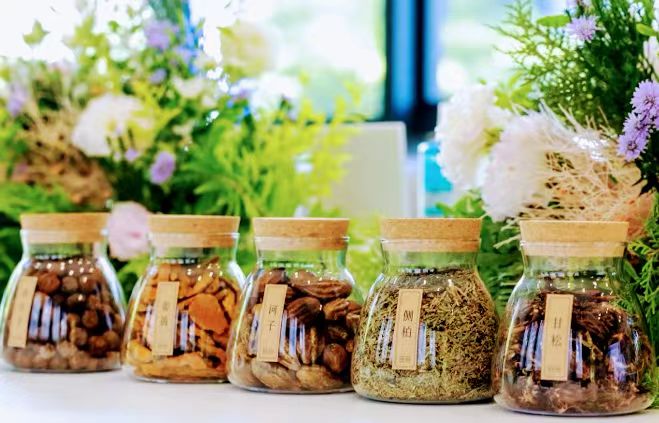 天然草本結(jié)合自然科技 自然堂引領(lǐng)「0油感蓬鬆秀髮時(shí)代」