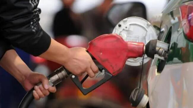 今晚油價下調(diào)！加滿一箱油將少花14.5元