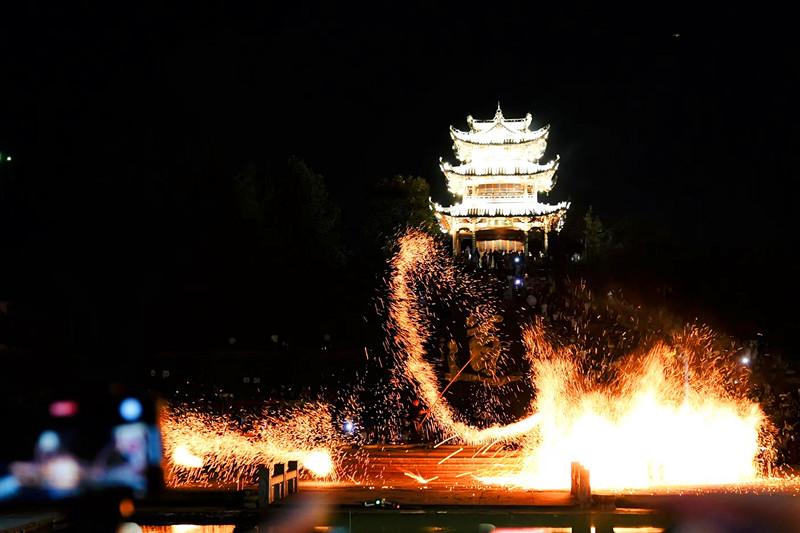 兼具文化性娛樂性互動(dòng)性  皖休寧齊雲(yún)山開啟全域夜遊