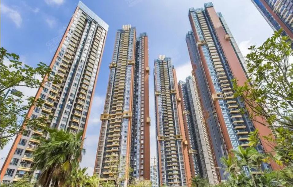 經濟觀察 | 中央政治局會議重磅定調樓市 有兩大「不尋?！? title=