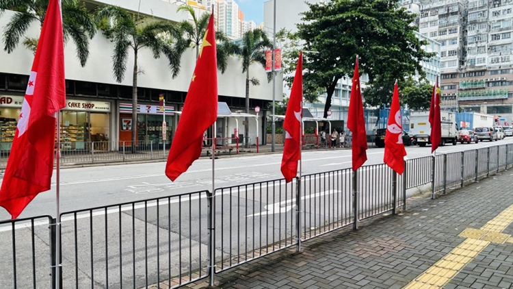 深水埗逾10支國旗及區(qū)旗旗桿疑遭破壞 警方列刑毀案處理