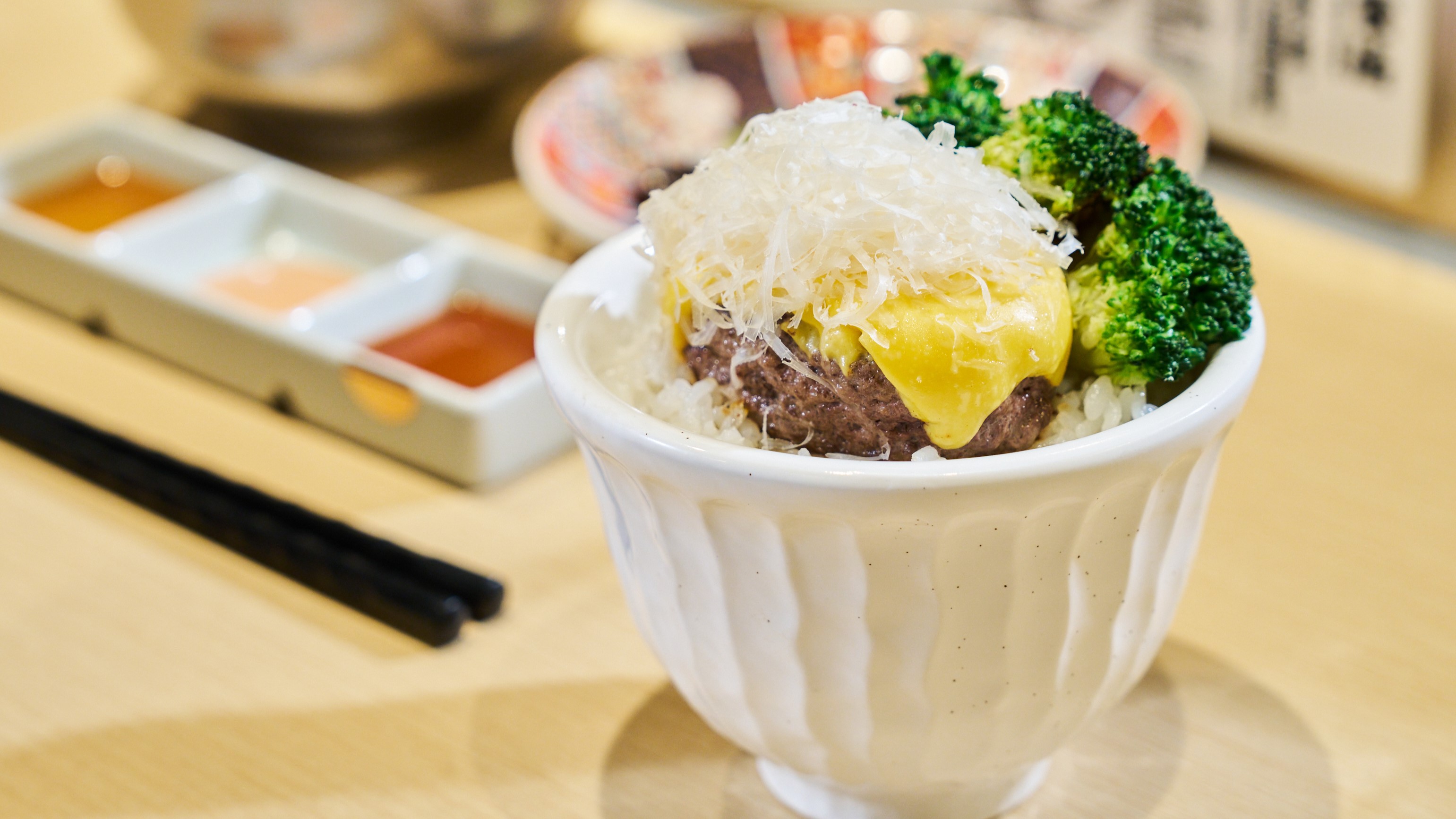 【美食】惹味多汁的白飯小偷！現(xiàn)烤漢堡排專門店登陸沙田