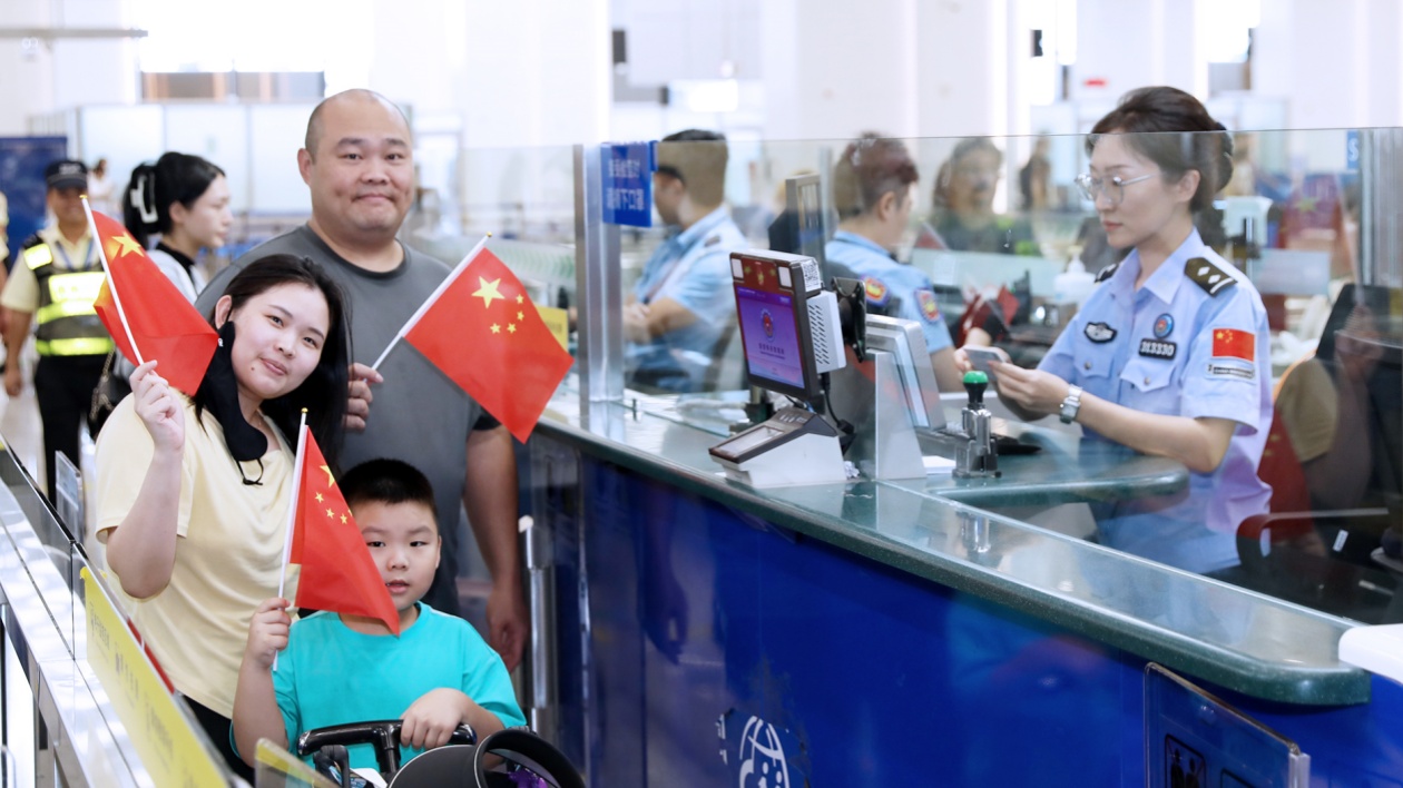 「人車(chē)兩旺」！ 黃金周橫琴口岸破再單日車(chē)流客流新高