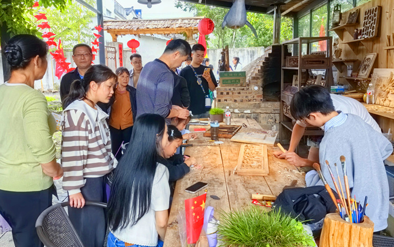  「盛世華誕文瑞太平」 皖黃山區(qū)舉辦文藝遊園系列活動(dòng)