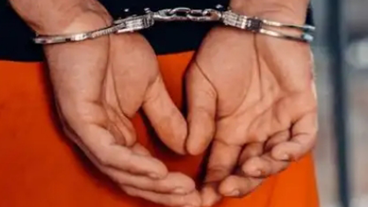 首批240名中國(guó)籍涉賭詐違法犯罪嫌疑人被從柬埔寨押解回國(guó)