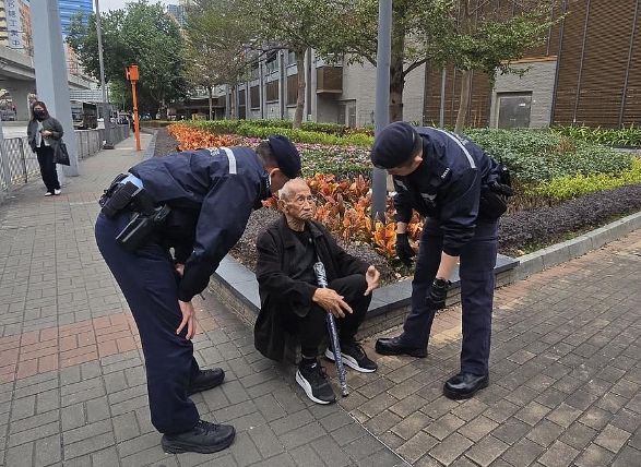 觀塘九旬老翁迷路　衝鋒隊(duì)助安全返家
