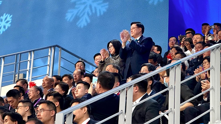 李家超出席哈爾濱亞冬會歡迎宴及開幕式 冀港隊運動員發(fā)揮水平 盡力拼搏