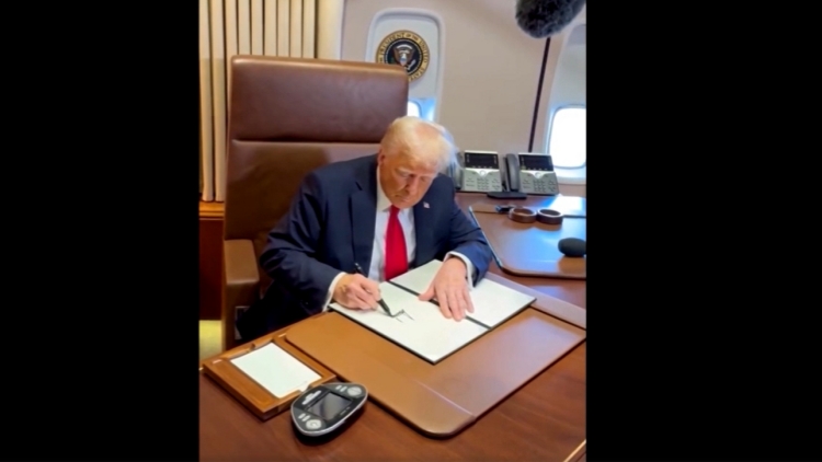 特朗普宣布2月9日為首個(gè)「美國(guó)灣日」