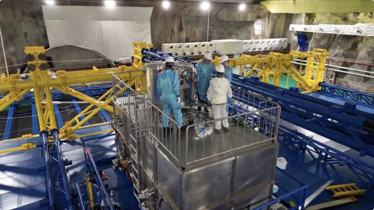 江門中微子實(shí)驗(yàn)開始灌注液體閃爍體