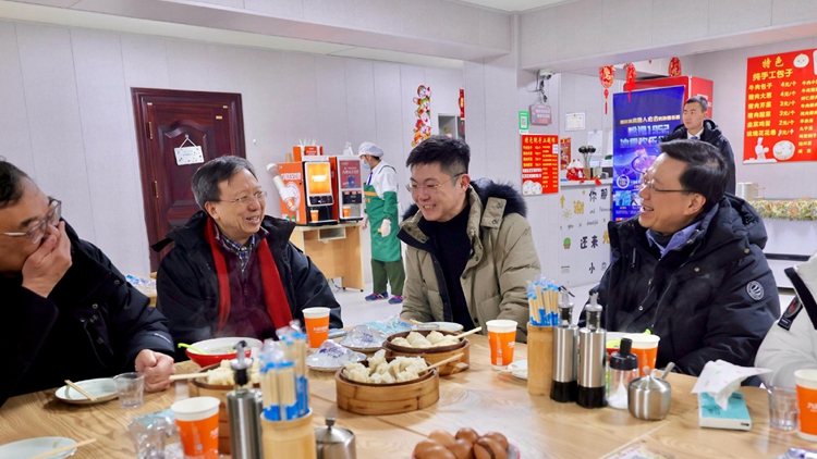 有片丨李家超「爾濱」早市品「煙火氣」 早餐店老闆直呼太接地氣！