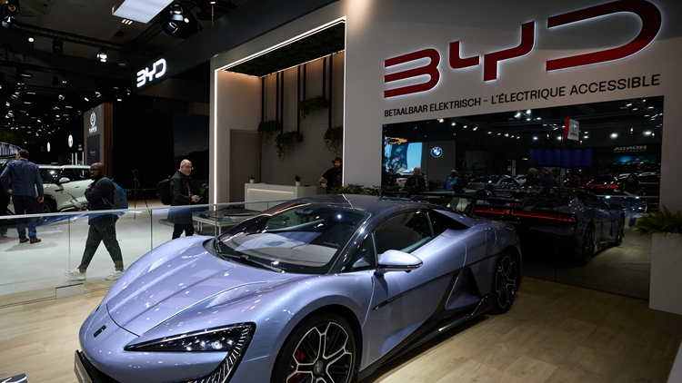 【學(xué)研集】中國(guó)車(chē)卷出海外避免賠本賺吆喝