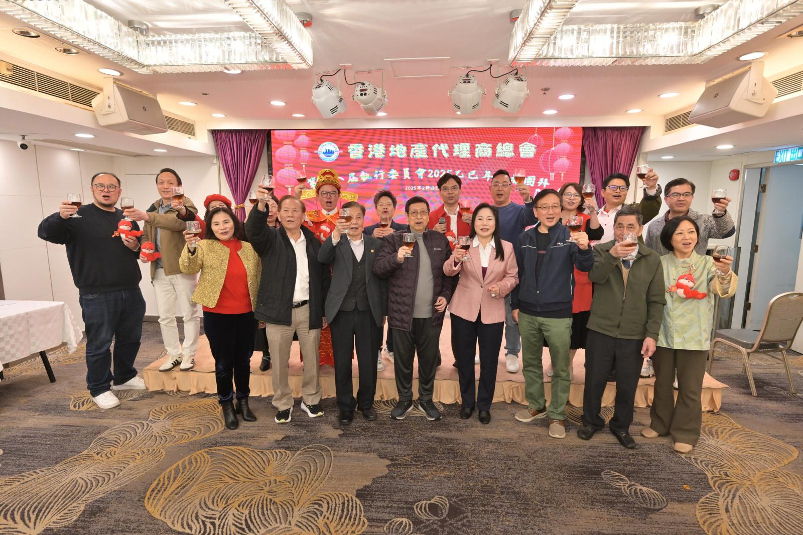 香港地產(chǎn)代理總商會(huì)新春團(tuán)拜樂(lè)融融