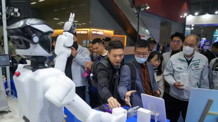 國內(nèi)外智造巨頭齊聚廣州！「廣東造」機(jī)器人熱情迎客