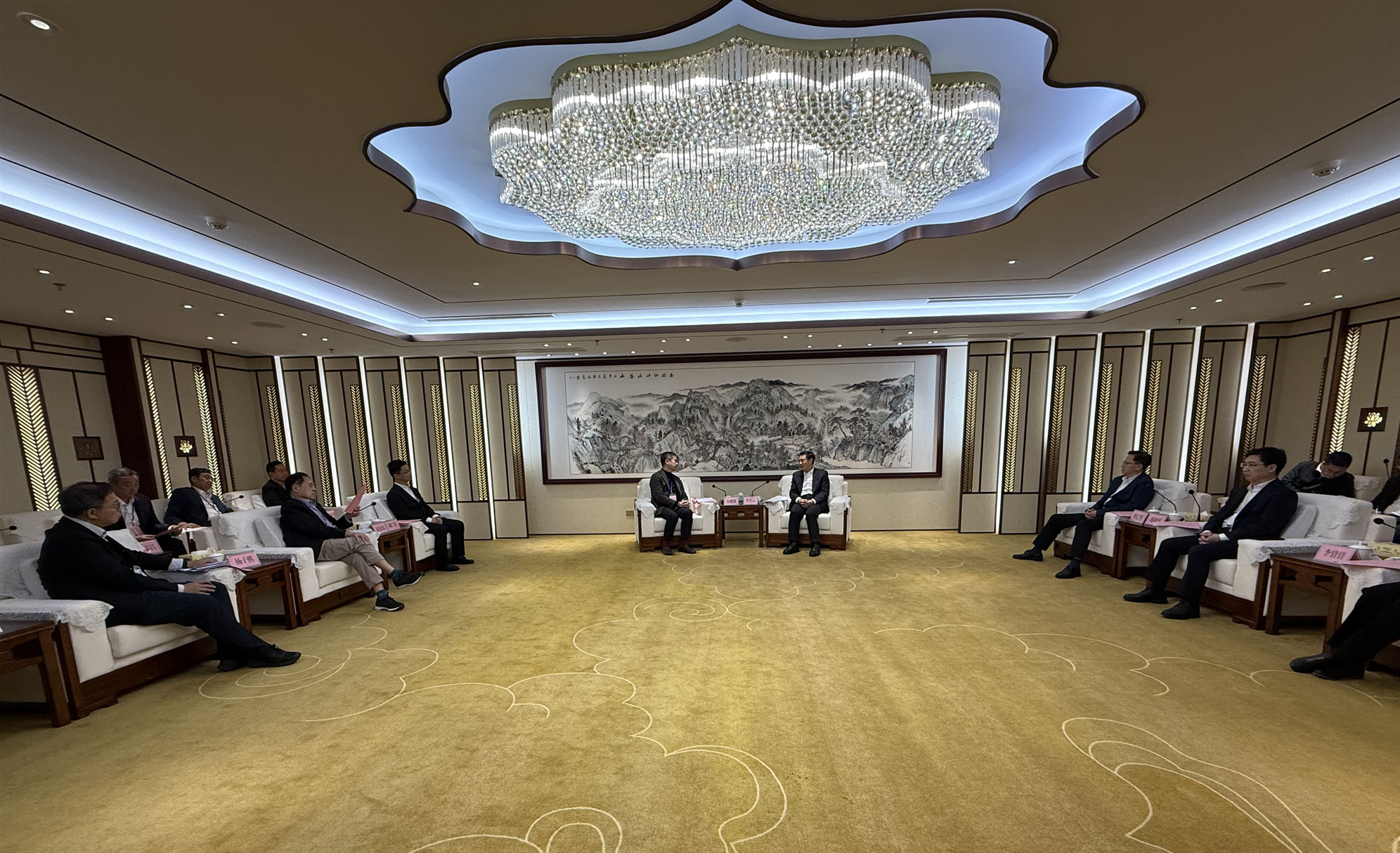 香港工商考察團訪桂 港賀兩地簽多個合作協(xié)議